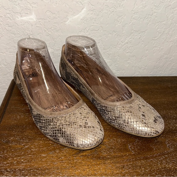 Sofft Maretto Metallic Snakeskin Print Slip On Leather Ballet Flat Shoes - Picture 2 of 9